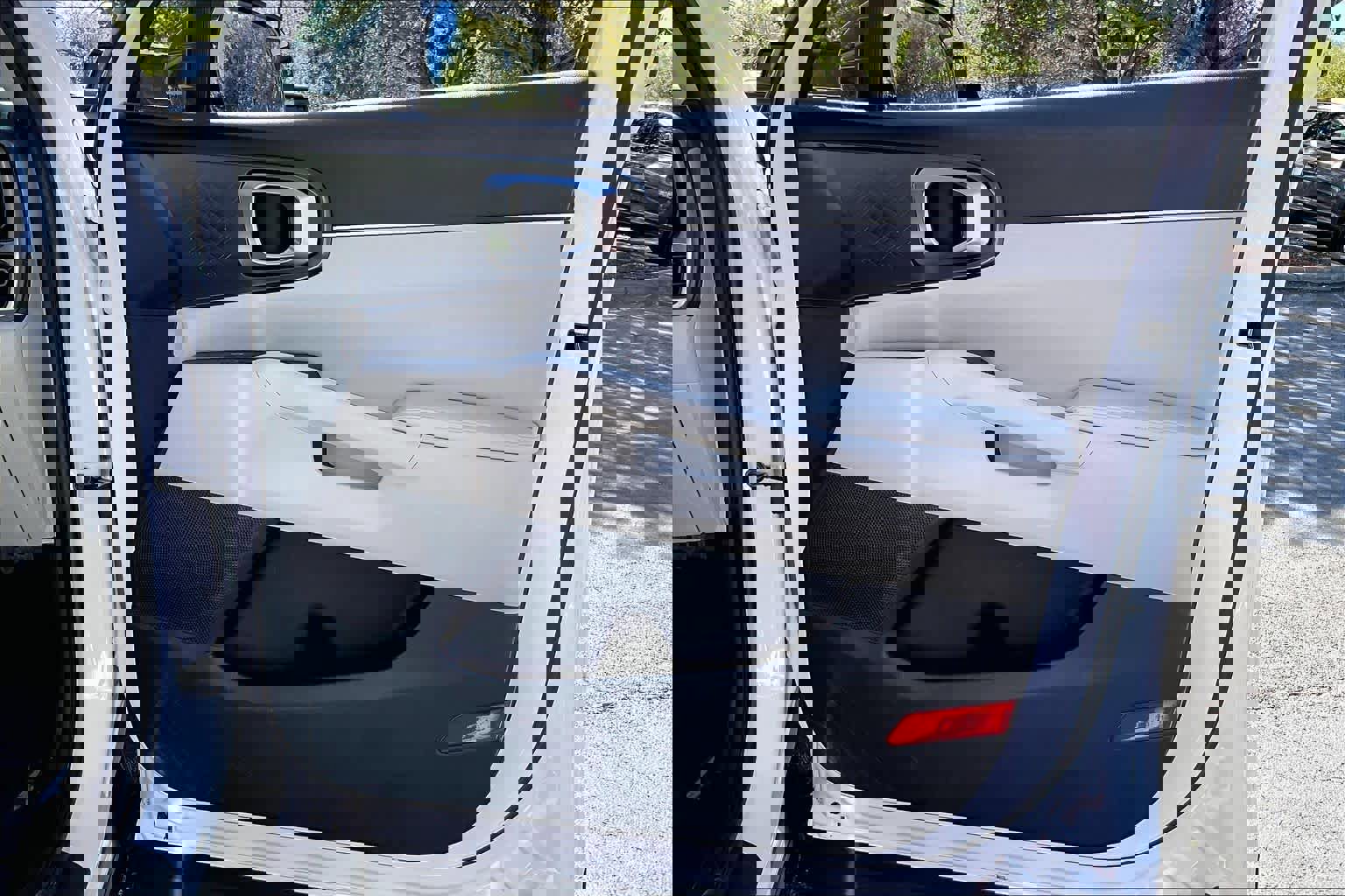 Used 2023 Kia Sorento S image 23