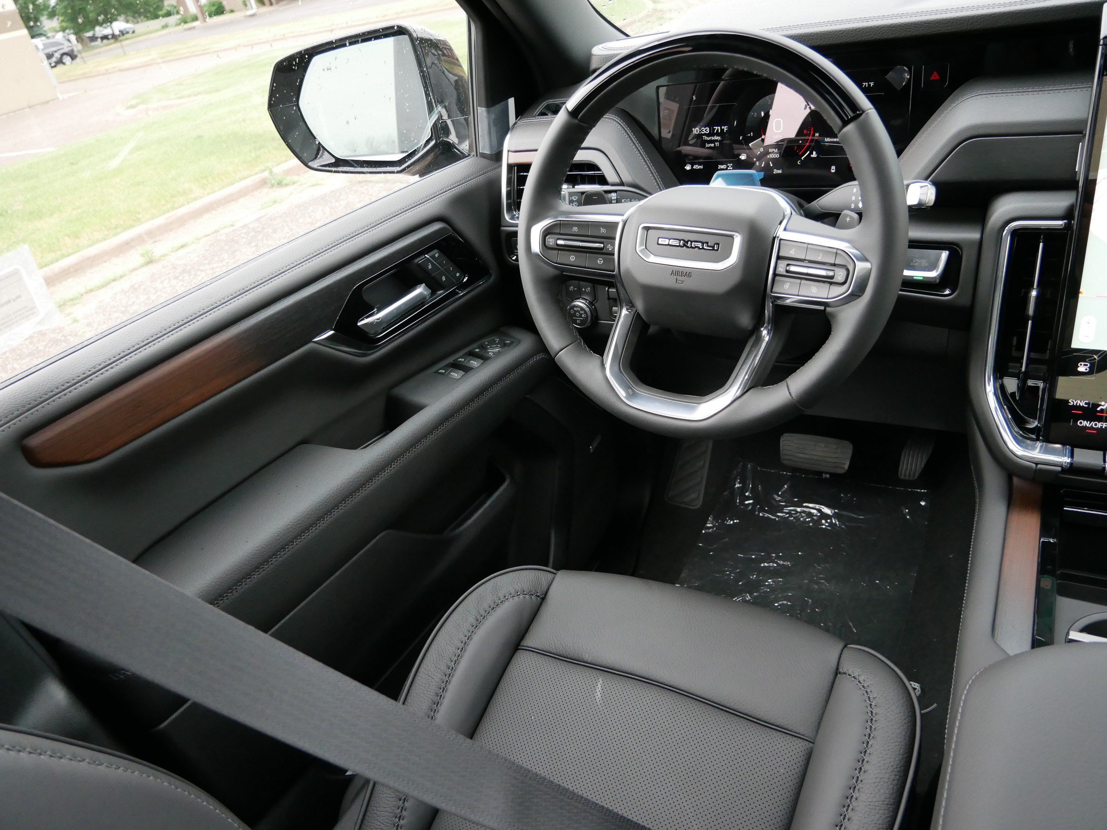 New 2026 GMC Yukon Denali w/ Denali Reserve Package AWD/4WD image 13