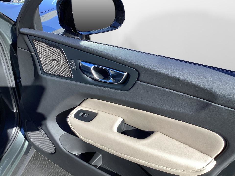 New 2027 Volvo XC60 B5 Plus AWD/4WD image 31