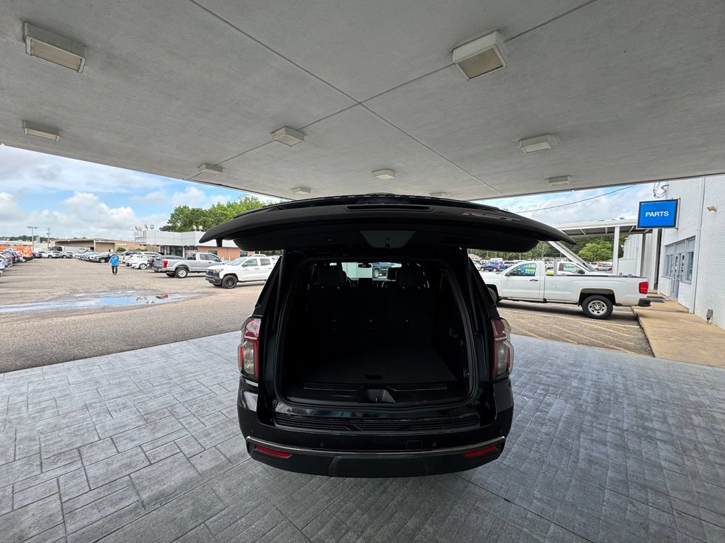 Used 2022 Chevrolet Suburban RST w/ Luxury Package RWD image 9