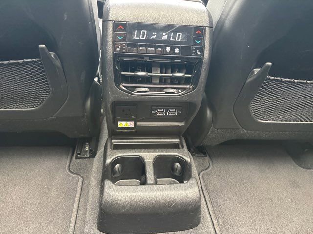 Used 2022 Jeep Grand Cherokee L Overland w/ Luxury Tech Group IV AWD/4WD image 33