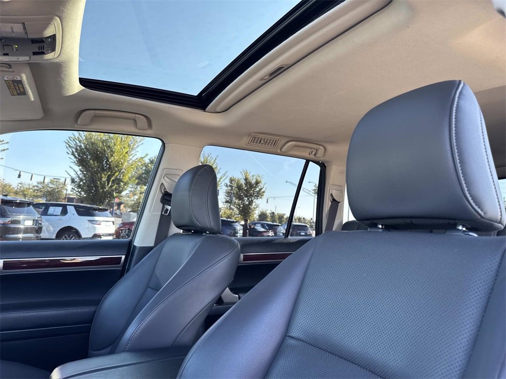 Used 2019 Lexus GX 460 image 18