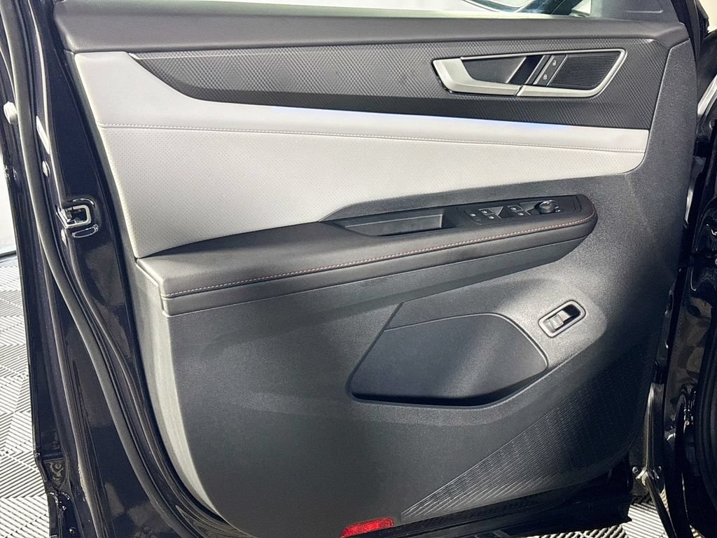 Certified 2025 Volkswagen Atlas Peak Edition SE AWD/4WD image 11