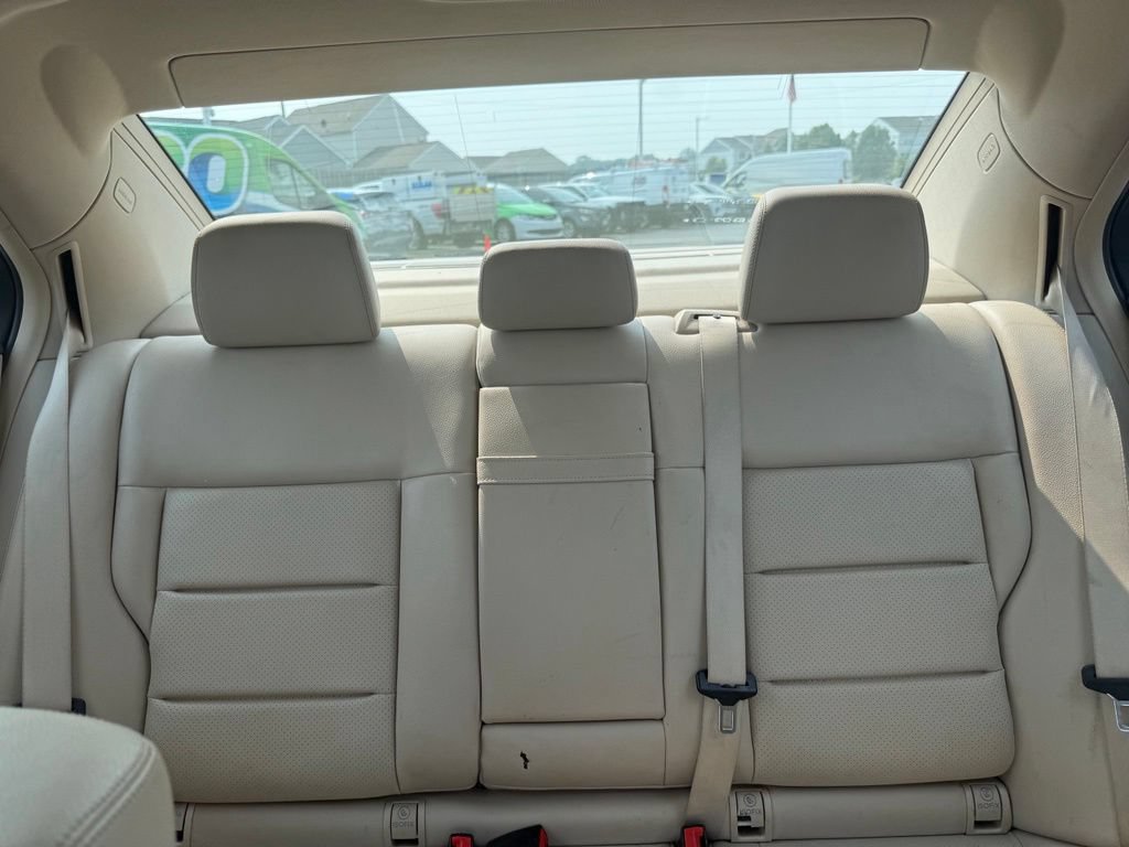 Used 2014 Mercedes-Benz E 350 4MATIC Sedan image 30