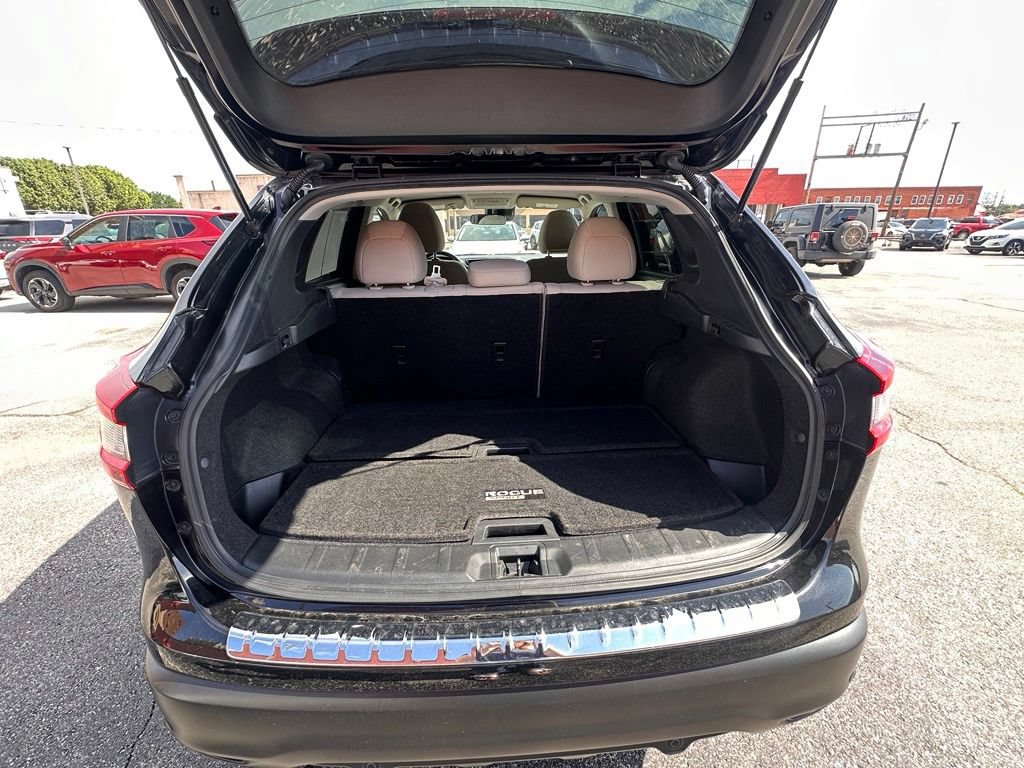Used 2021 Nissan Rogue Sport SV FWD image 4
