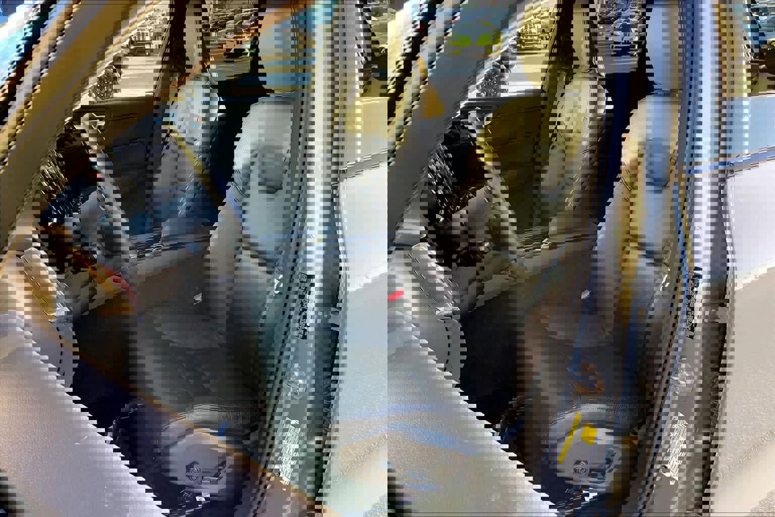 Used 2024 Volvo XC60 B5 Plus image 8