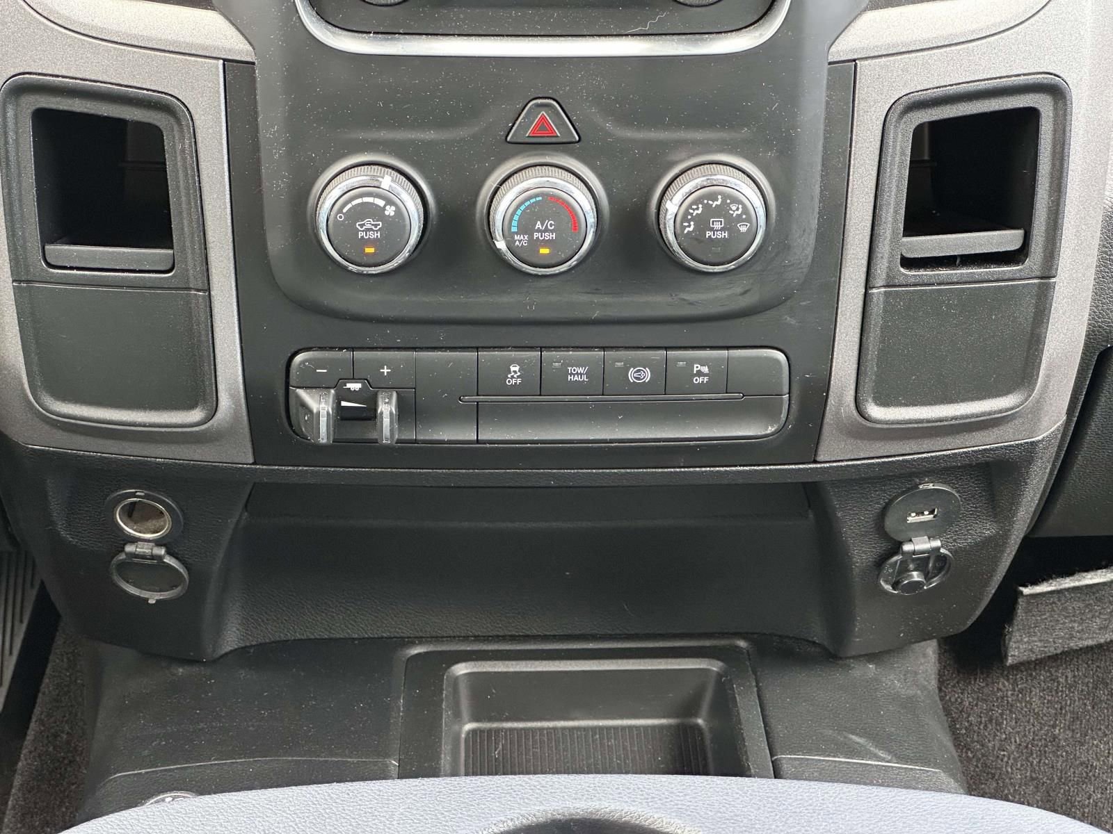 Used 2015 RAM 2500 Tradesman w/ Chrome Appearance Group AWD/4WD image 18