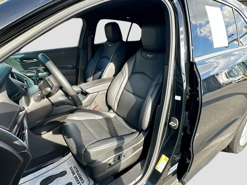 Used 2023 Cadillac XT4 Luxury w/ Cold Weather Package image 20
