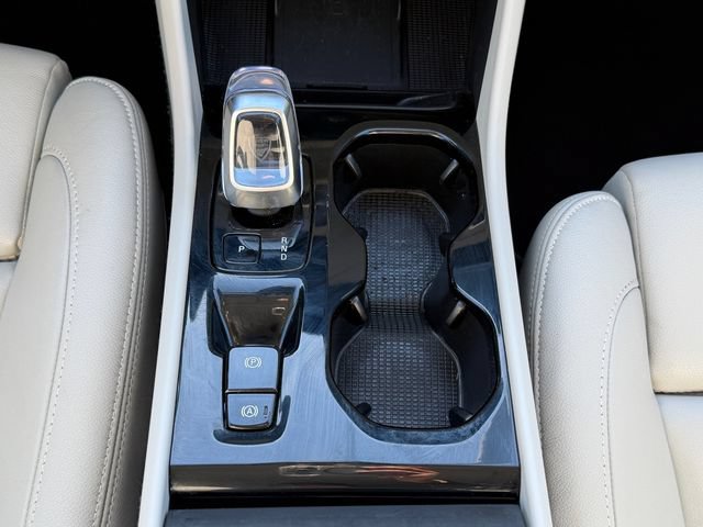 Certified 2025 Volvo XC40 B5 Ultra AWD/4WD image 20