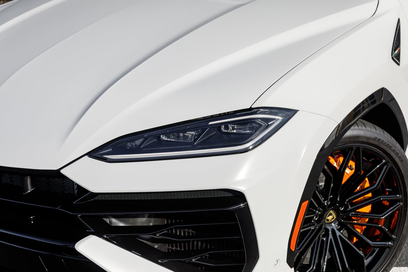 Used 2025 Lamborghini Urus SE image 2