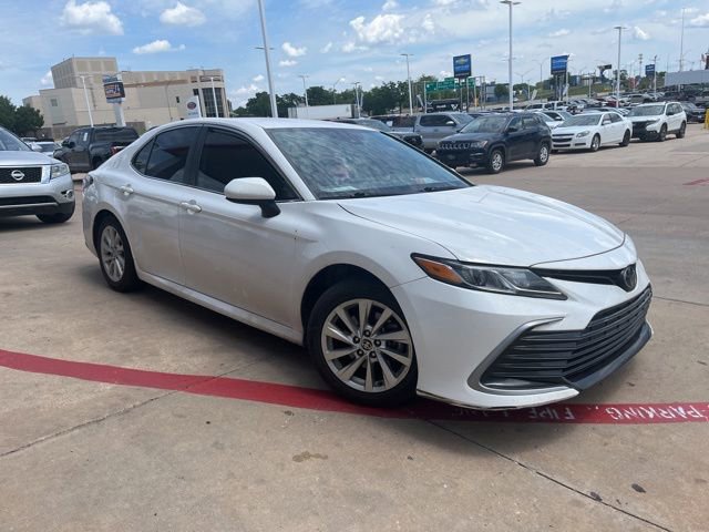 Used 2021 Toyota Camry LE FWD image 4