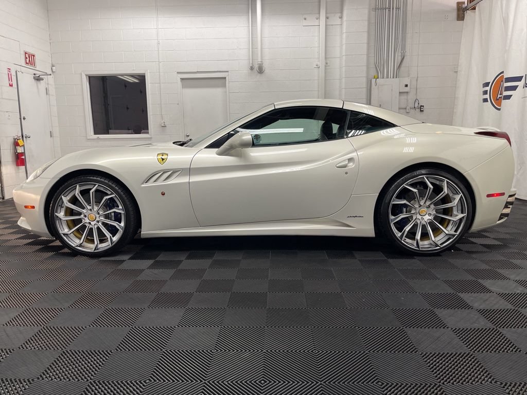 Used 2012 Ferrari California RWD image 6