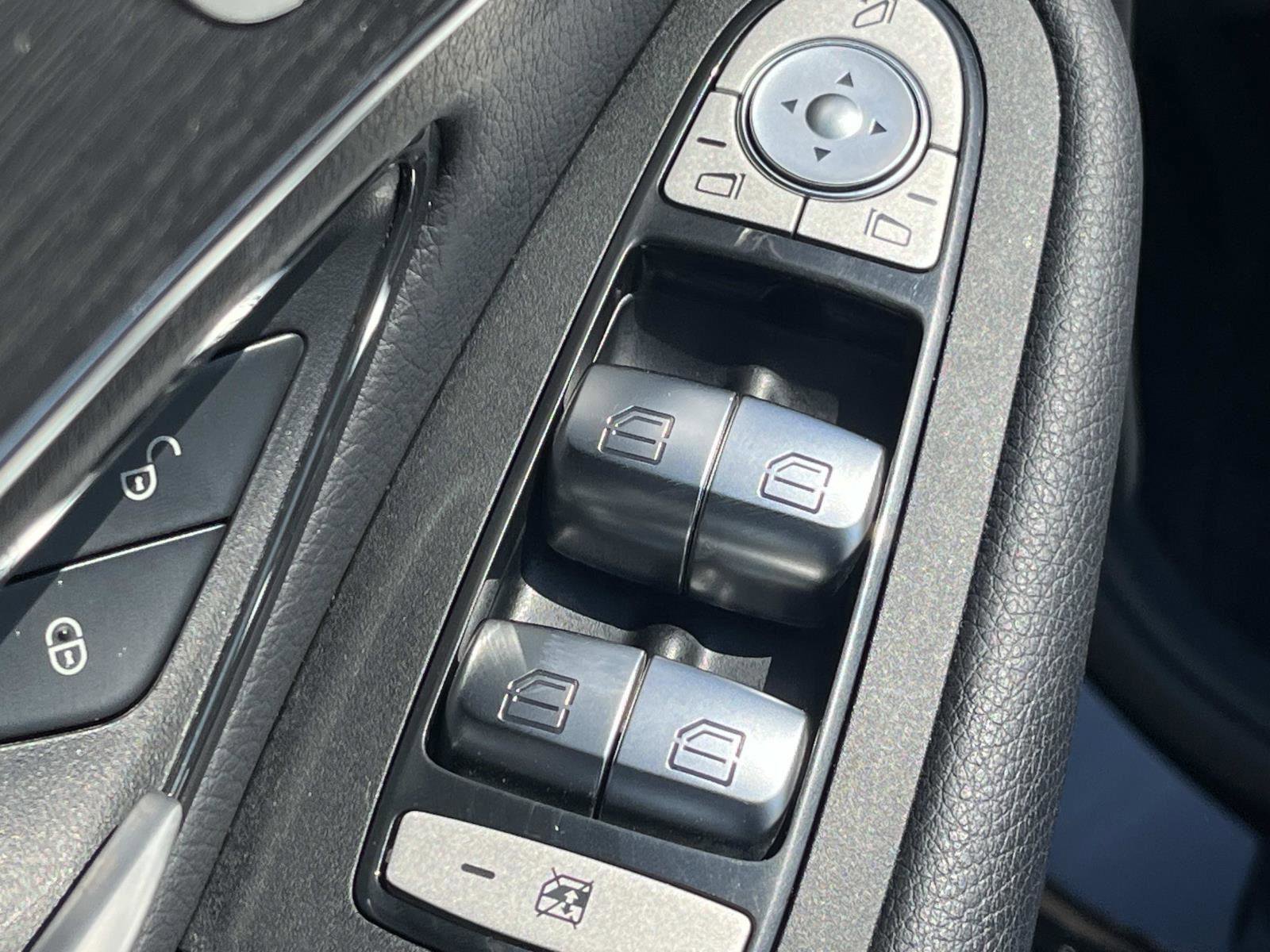 Certified 2022 Mercedes-Benz GLC 300 image 20