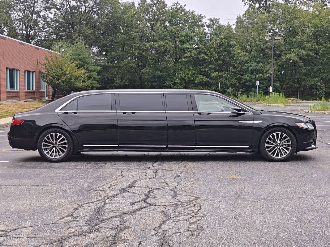 Used 2018 Lincoln Continental Select w/ Continental Climate Package AWD/4WD image 2