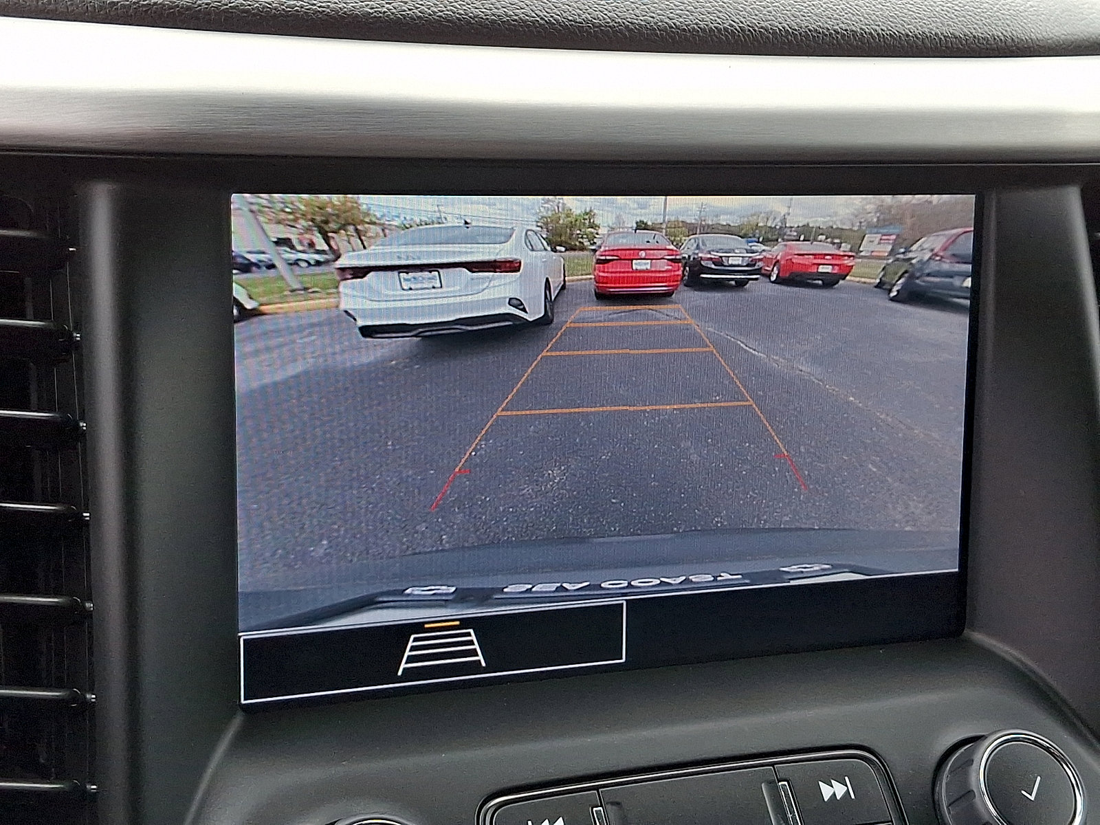 Certified 2023 GMC Acadia SLE w/ Driver Convenience Package FWD image 18