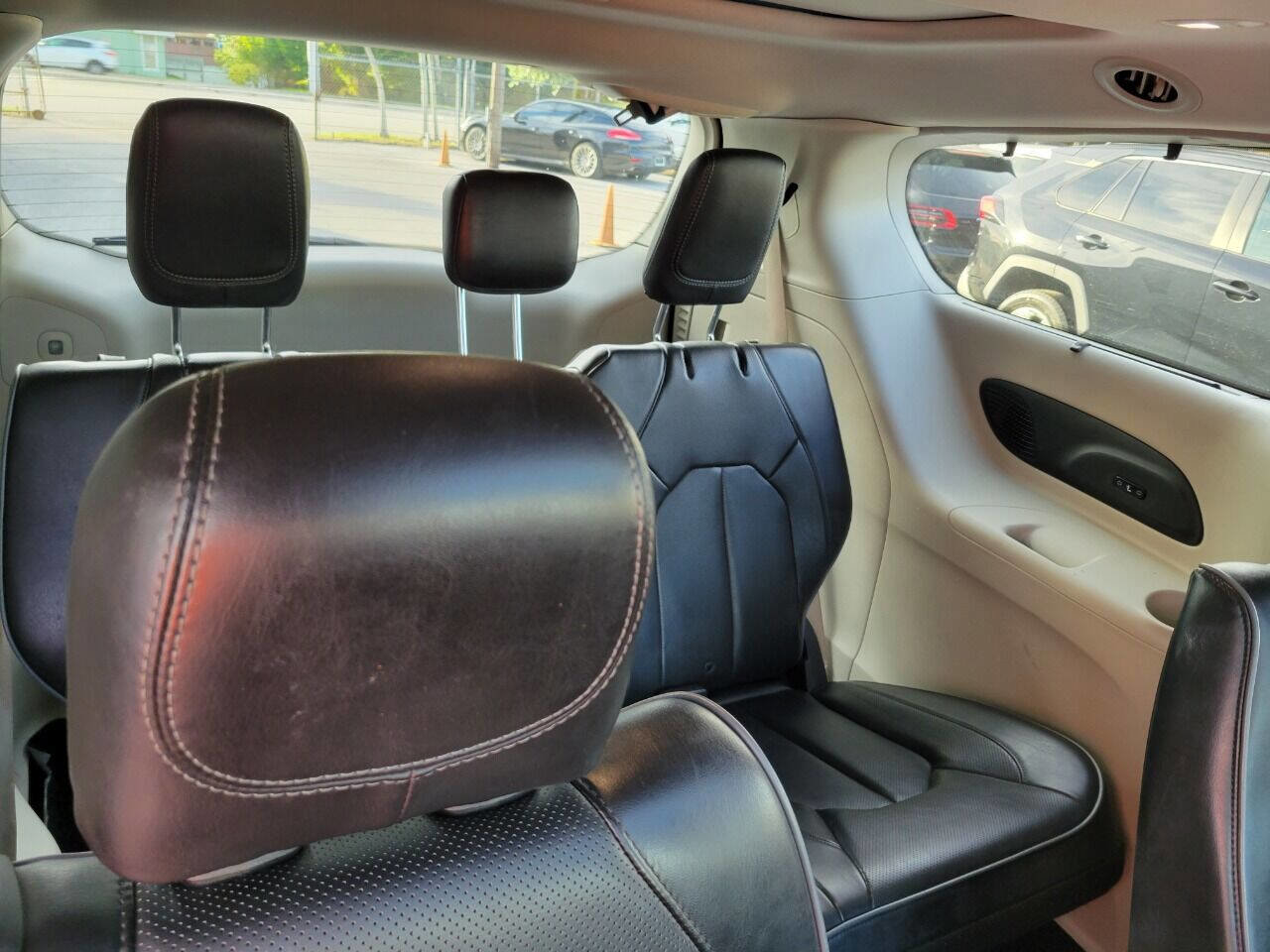 Used 2020 Chrysler Pacifica Limited FWD image 13