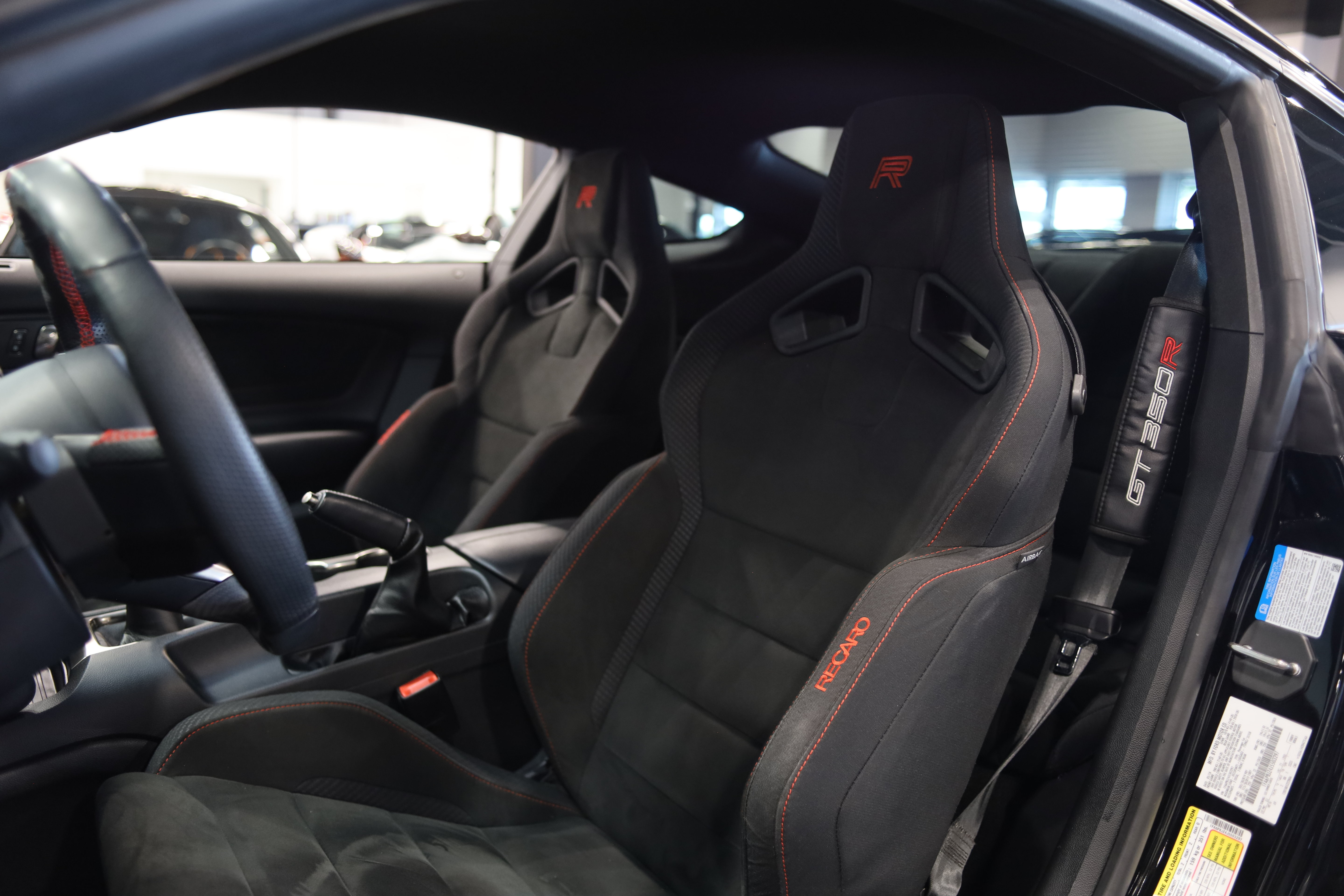 Used 2018 Ford Mustang Shelby GT350R w/ GT350R Equipment Group 920A RWD image 17