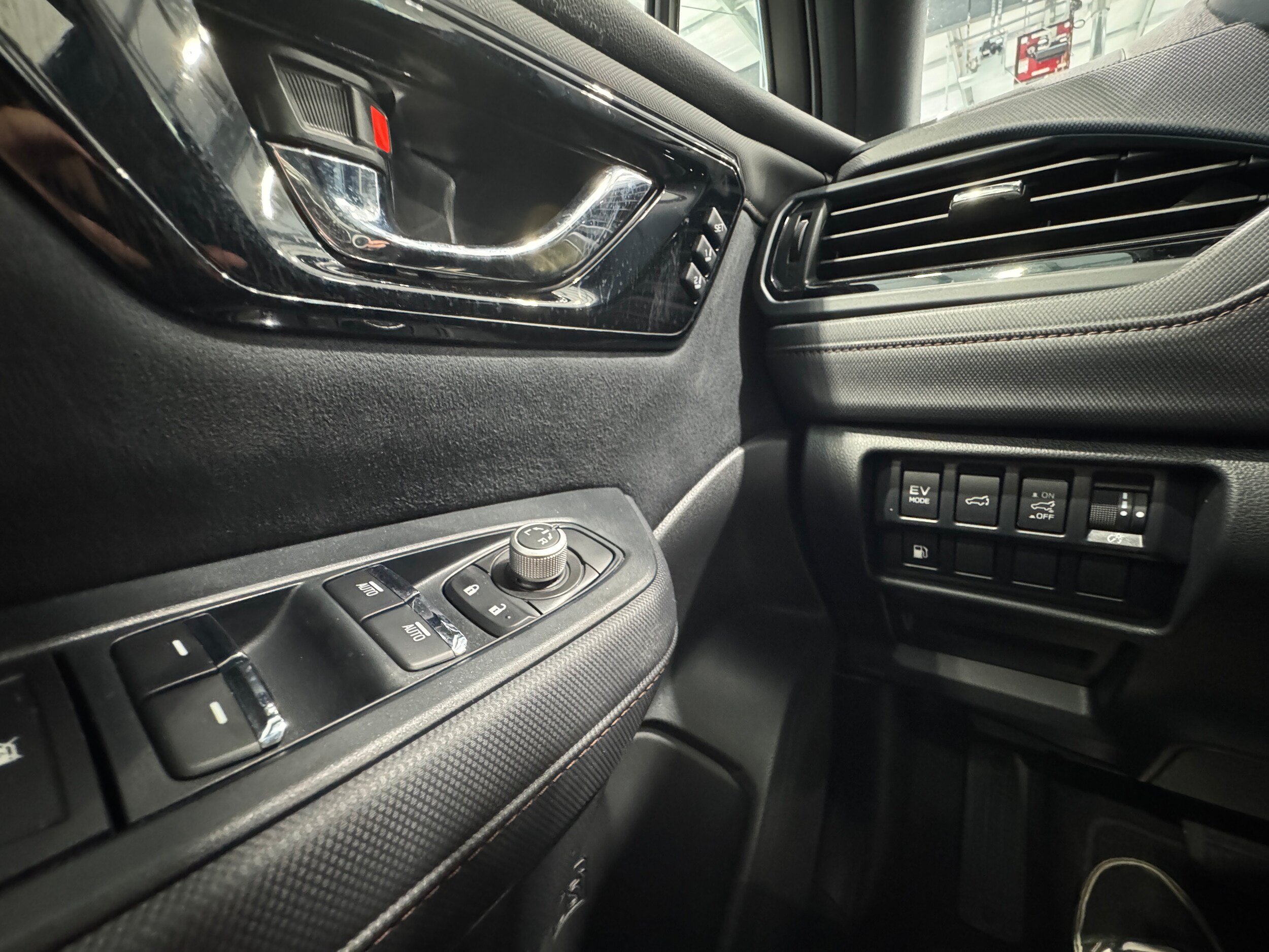 Used 2025 Subaru Forester Limited AWD/4WD image 13