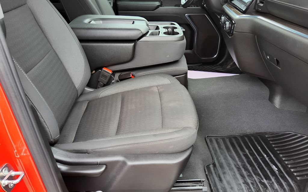 Used 2024 Chevrolet Silverado 1500 LT AWD/4WD image 36