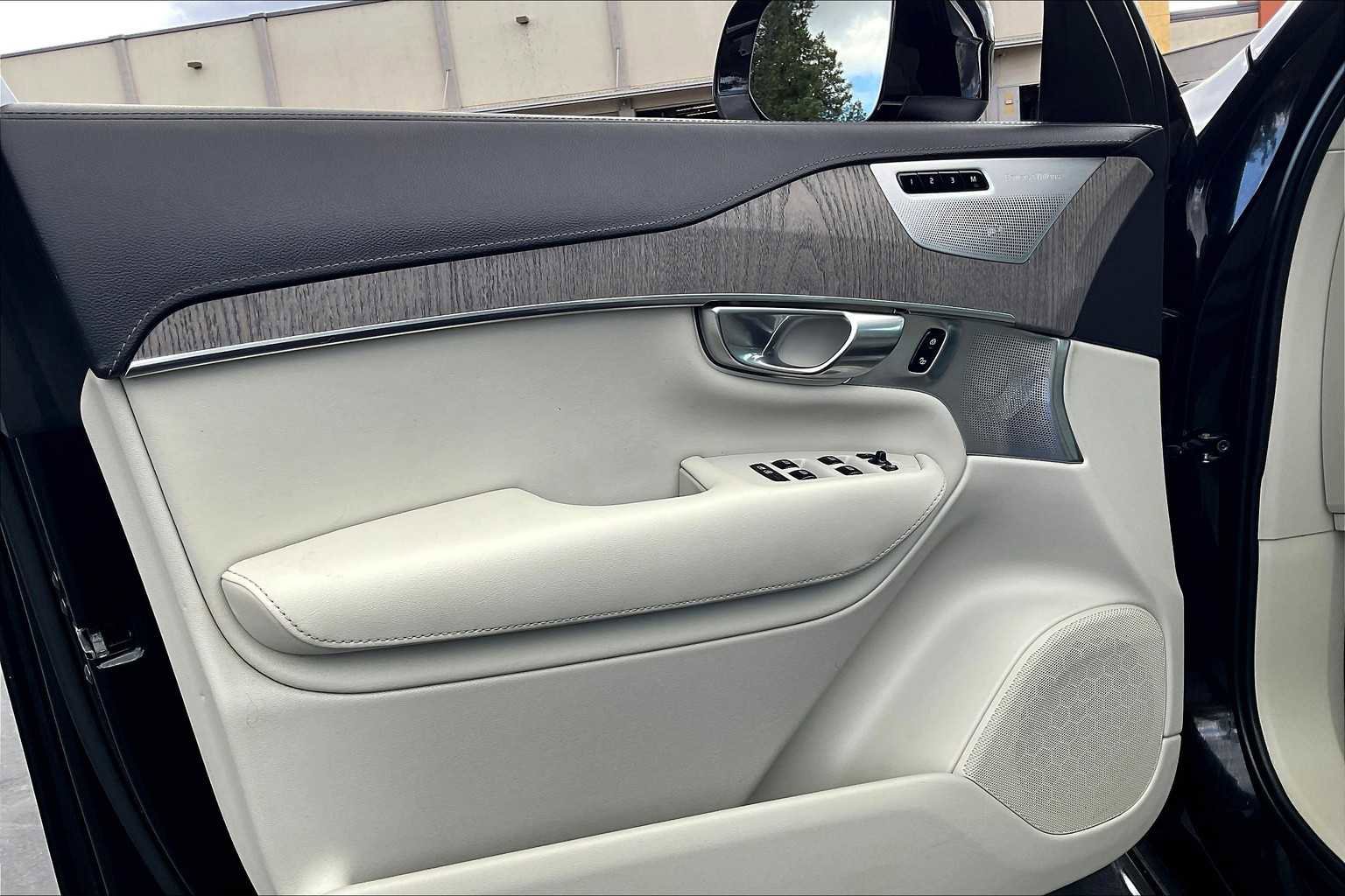 Used 2022 Volvo XC90 T8 Inscription image 26