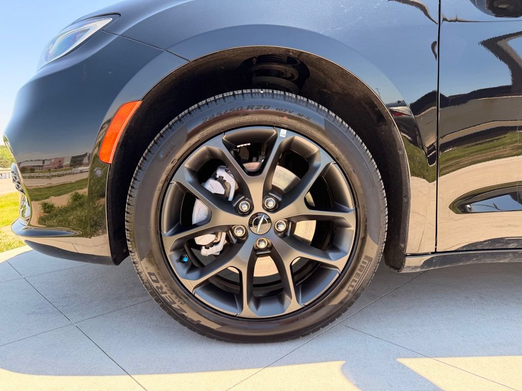 Used 2024 Chrysler Pacifica Limited w/ S Appearance Package AWD/4WD image 12