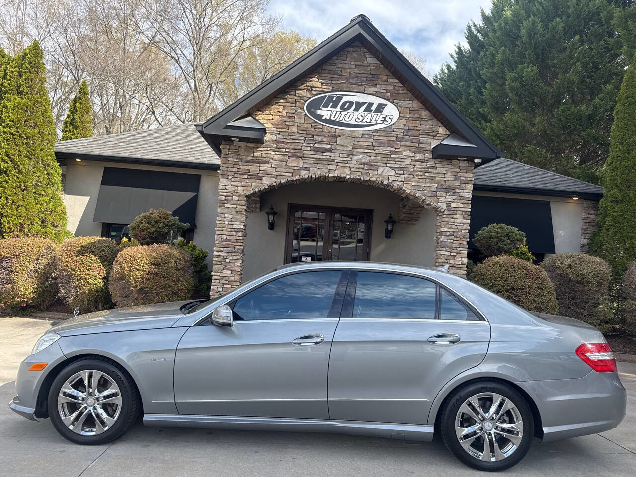 Used 2011 Mercedes-Benz E 350 BlueTEC Sedan image 1