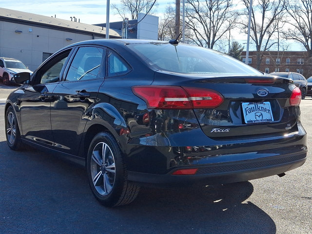 Used 2018 Ford Focus SE w/ SE Appearance Package image 4