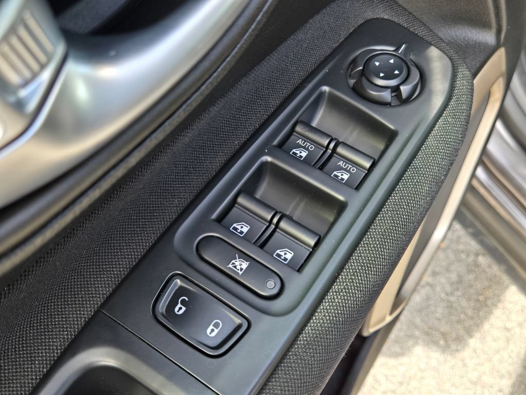 Used 2017 Jeep Renegade Latitude w/ Cold Weather Group AWD/4WD image 16