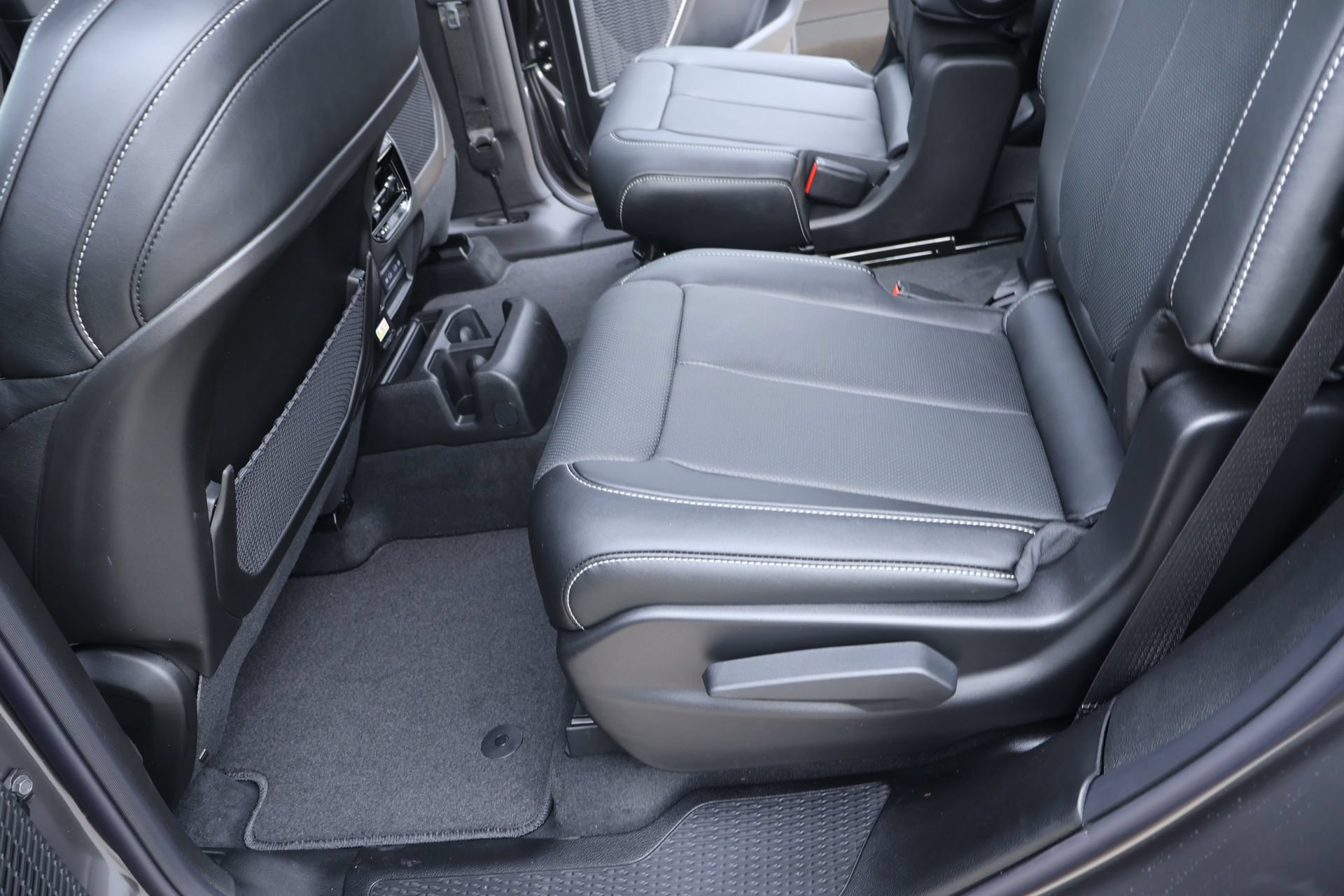 New 2026 Jeep Grand Cherokee L Limited AWD/4WD image 13