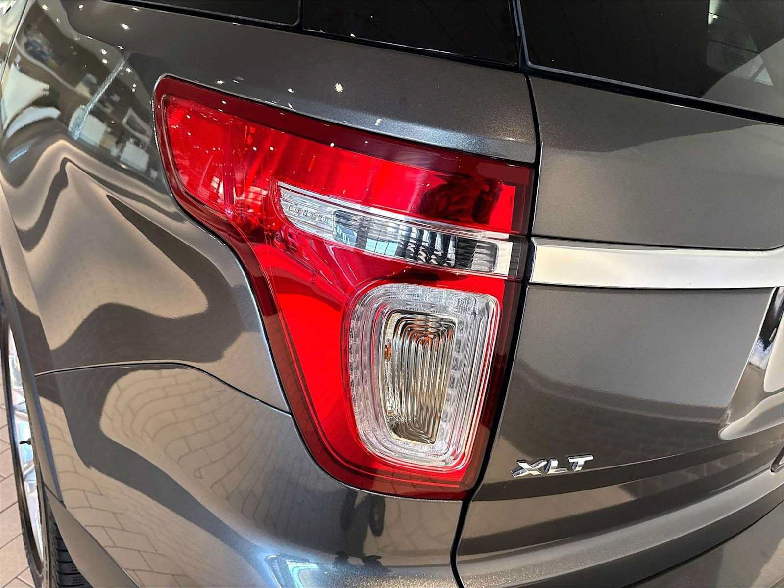 Used 2015 Ford Explorer XLT w/ Equipment Group 202A AWD/4WD image 34