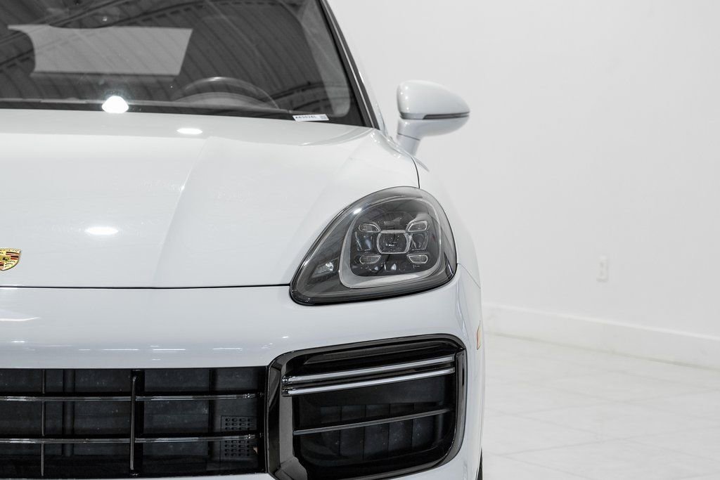 Used 2020 Porsche Cayenne Turbo AWD/4WD image 42