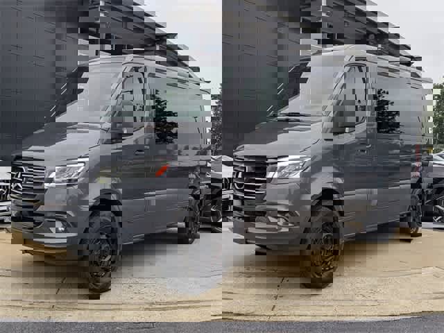 Used 2021 Mercedes-Benz Sprinter 2500 image 4