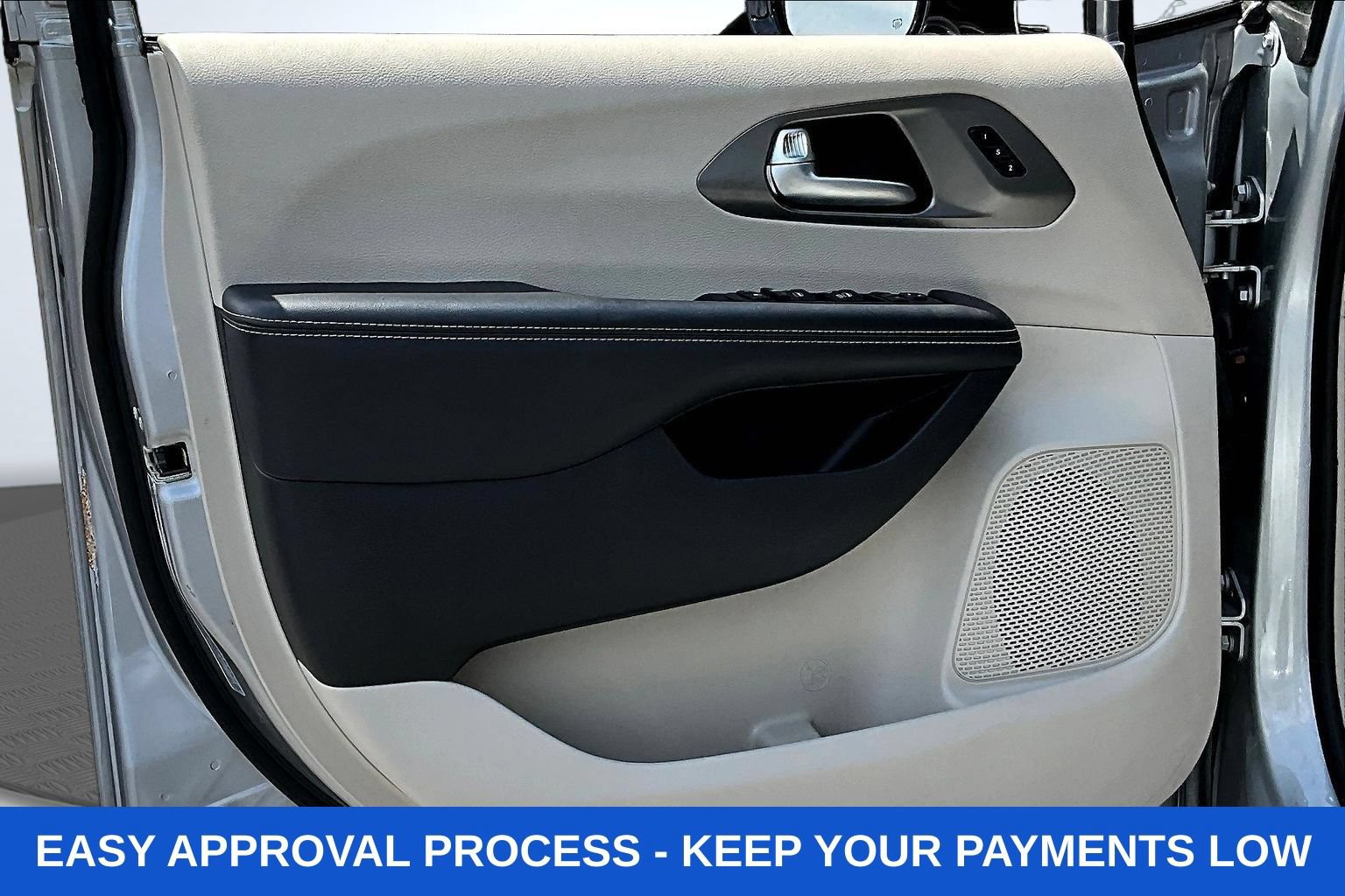 Used 2024 Chrysler Pacifica Touring-L FWD image 21