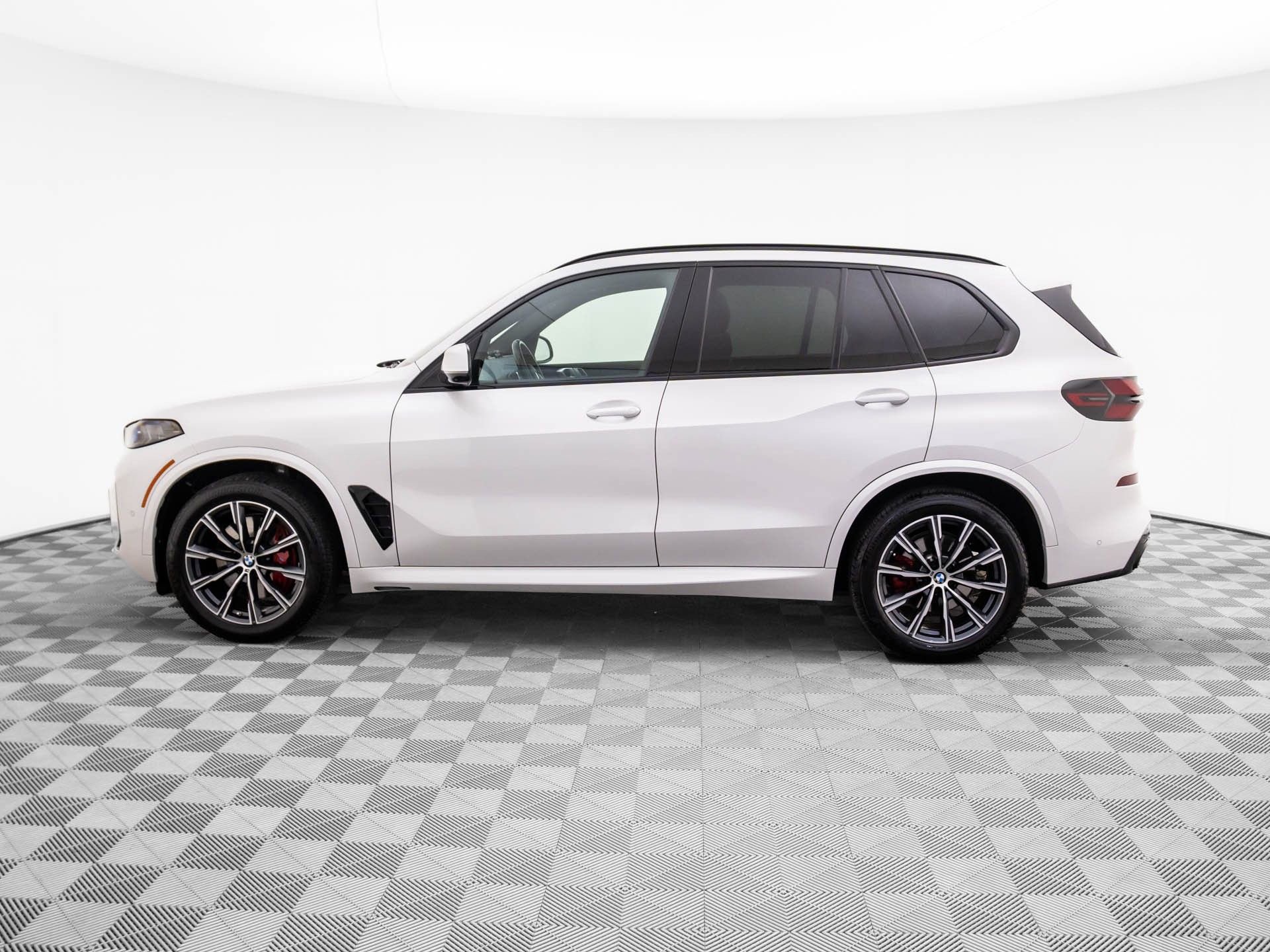 Used 2024 BMW X5 xDrive40i w/ M Sport Package video 2