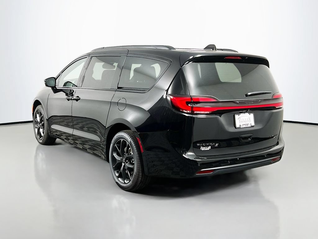 New 2027 Chrysler Pacifica Limited w/ Family Tech Group AWD/4WD image 5