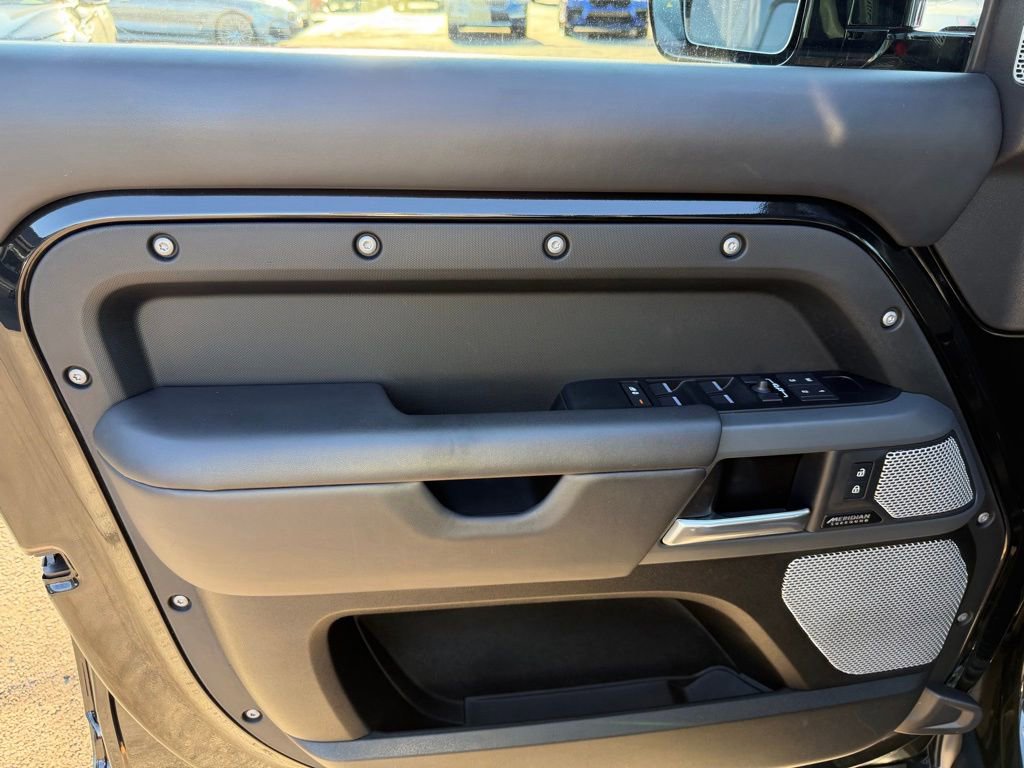 Used 2023 Land Rover Defender 130 X image 12
