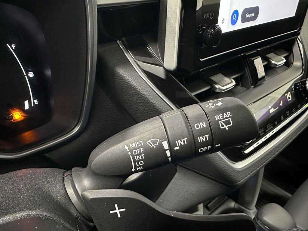 Used 2025 Toyota Corolla Cross XSE w/ Convenience Package image 21