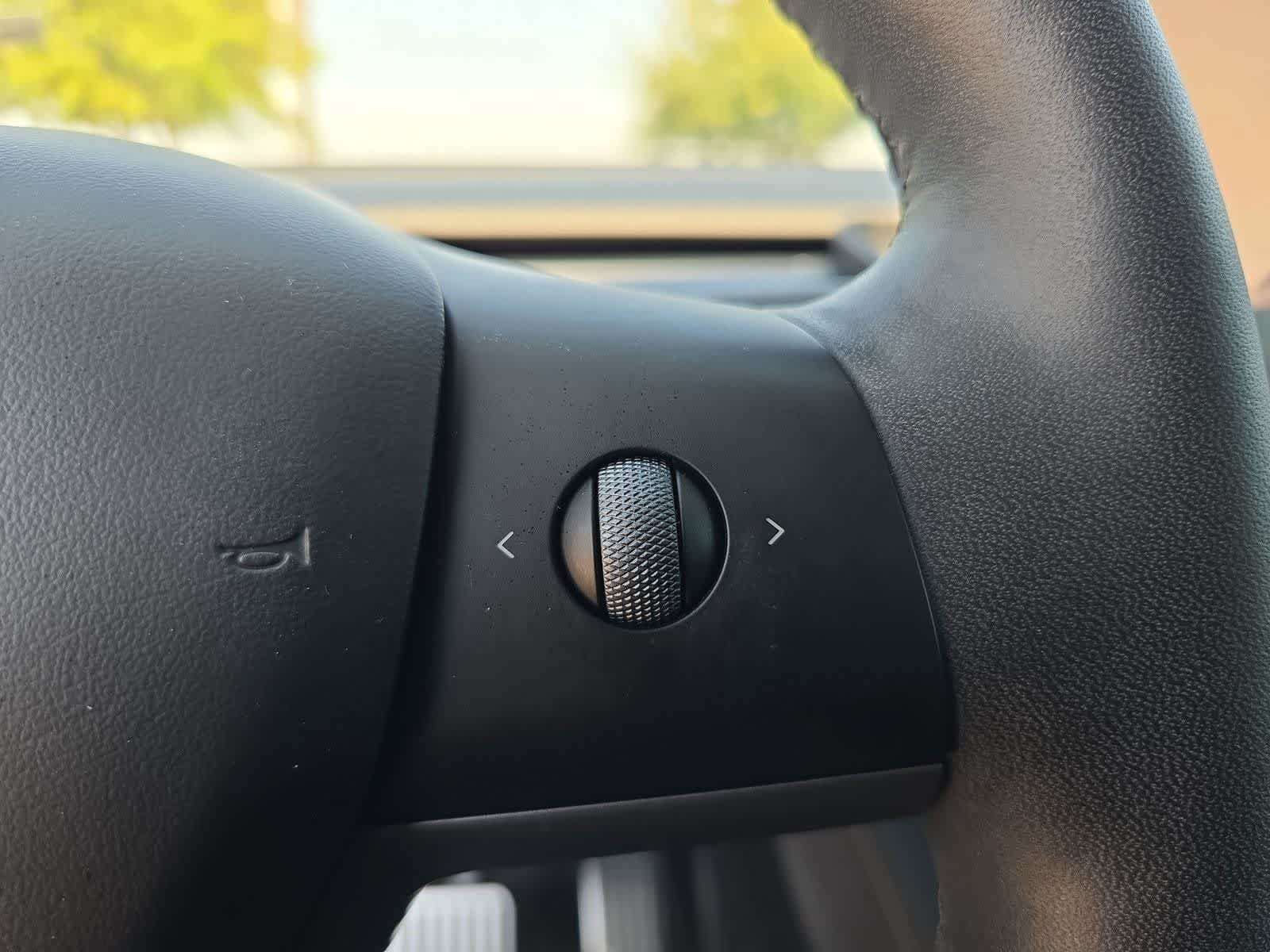 Used 2024 Tesla Model Y 2WD image 22