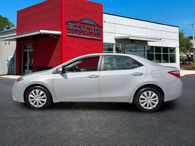 Used 2014 Toyota Corolla LE FWD image 2