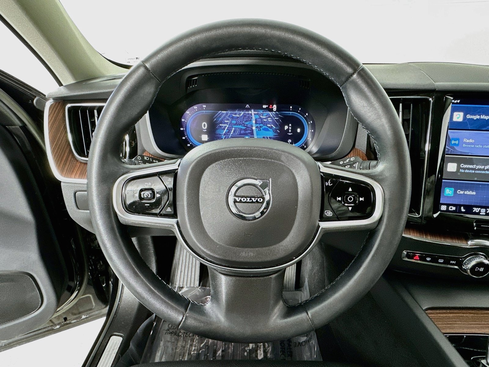 Used 2023 Volvo XC60 B5 Plus w/ Protection Package Premier AWD/4WD image 11