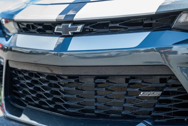 Used 2018 Chevrolet Camaro SS RWD image 11