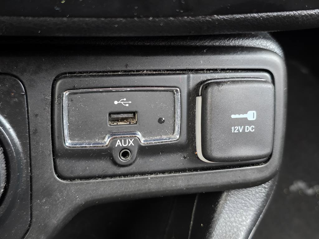 Used 2018 Jeep Renegade Latitude image 34