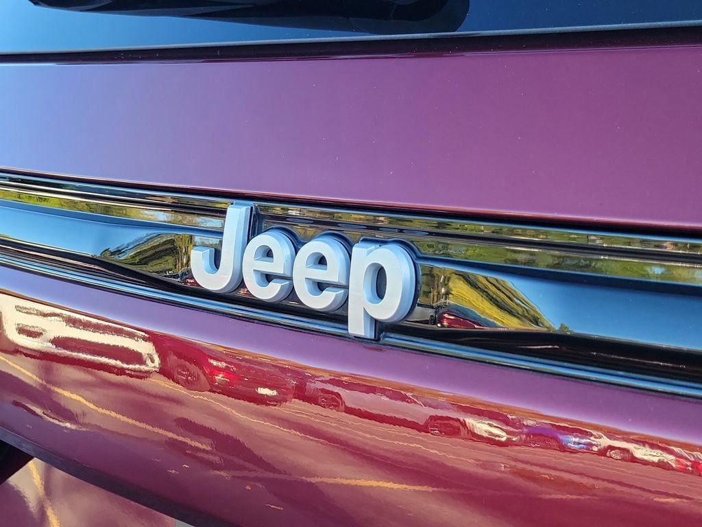 Used 2024 Jeep Grand Cherokee Laredo X w/ Trailer Tow Package image 8