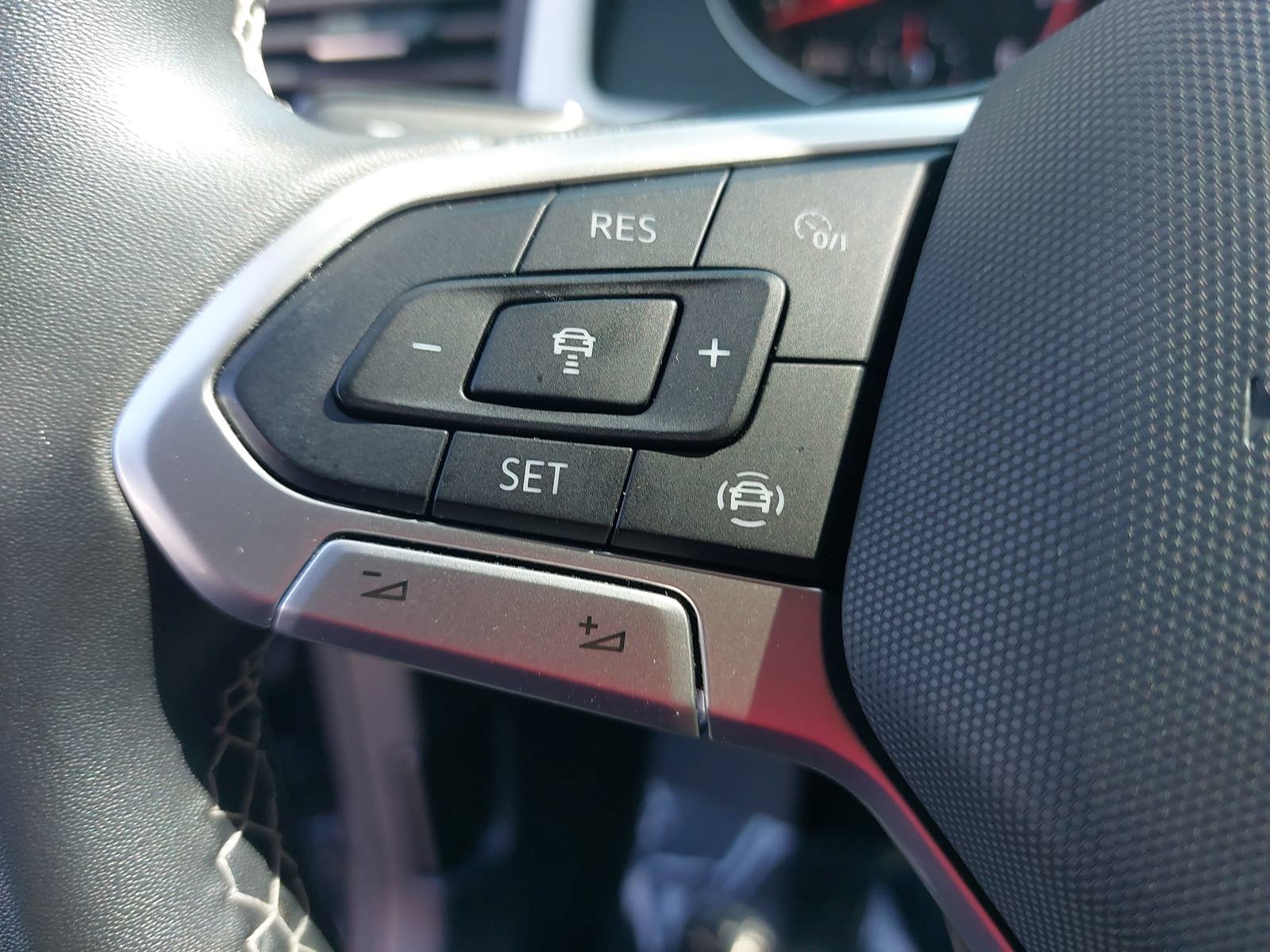 Used 2021 Volkswagen Atlas SE w/ Panoramic Sunroof Package AWD/4WD image 18