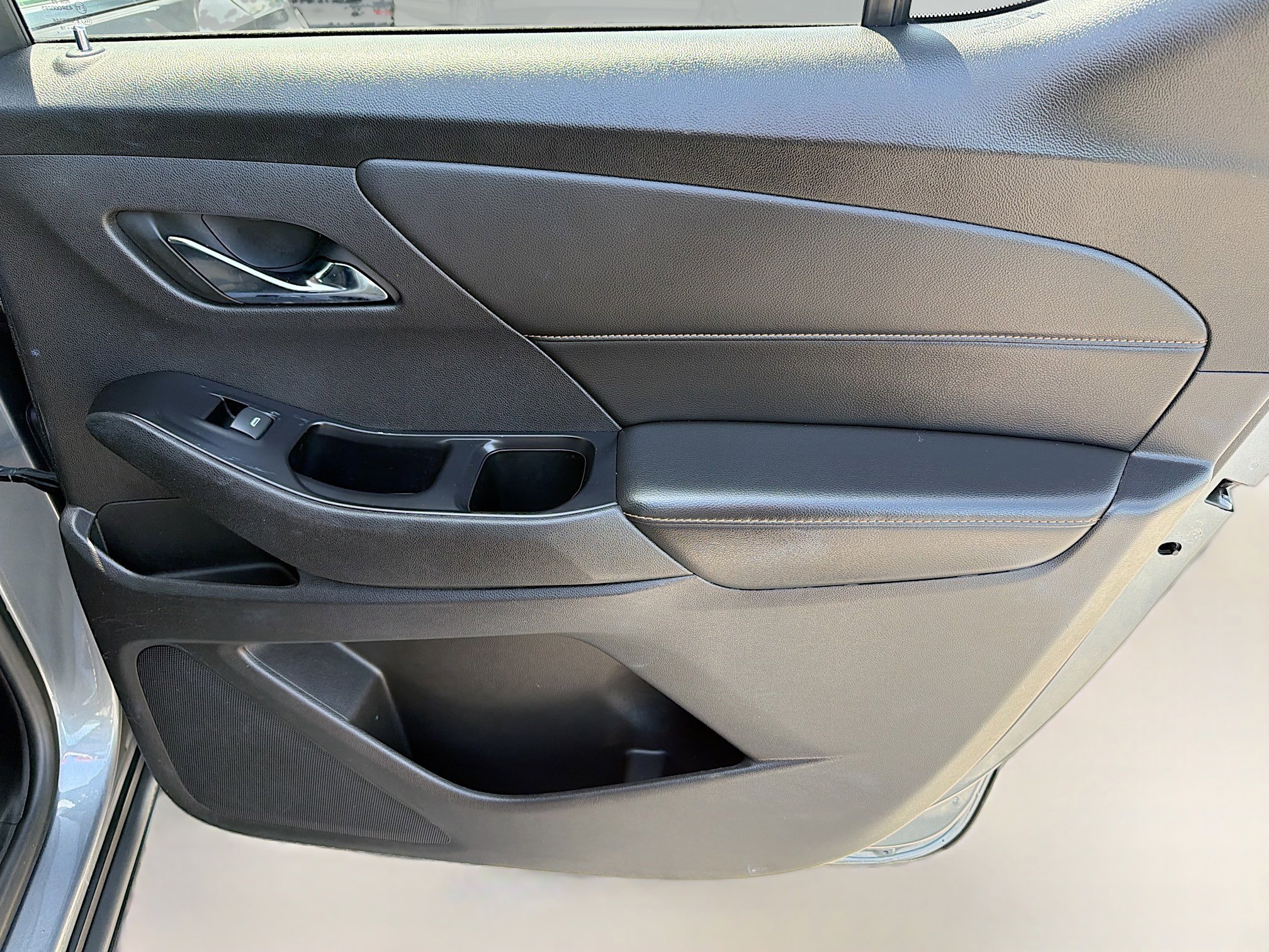 Used 2018 Chevrolet Traverse LT FWD image 32