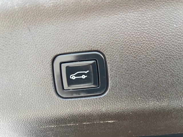 Used 2021 GMC Yukon XL Denali w/ Denali Premium Package image 22