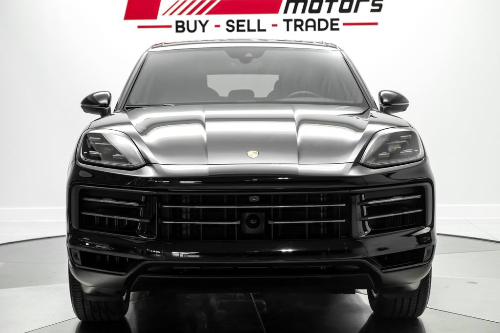 Used 2024 Porsche Cayenne AWD/4WD image 4
