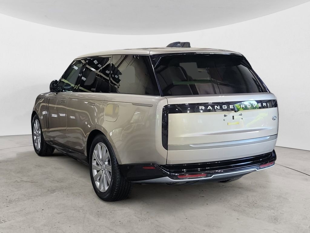 Used 2023 Land Rover Range Rover SE AWD/4WD image 3