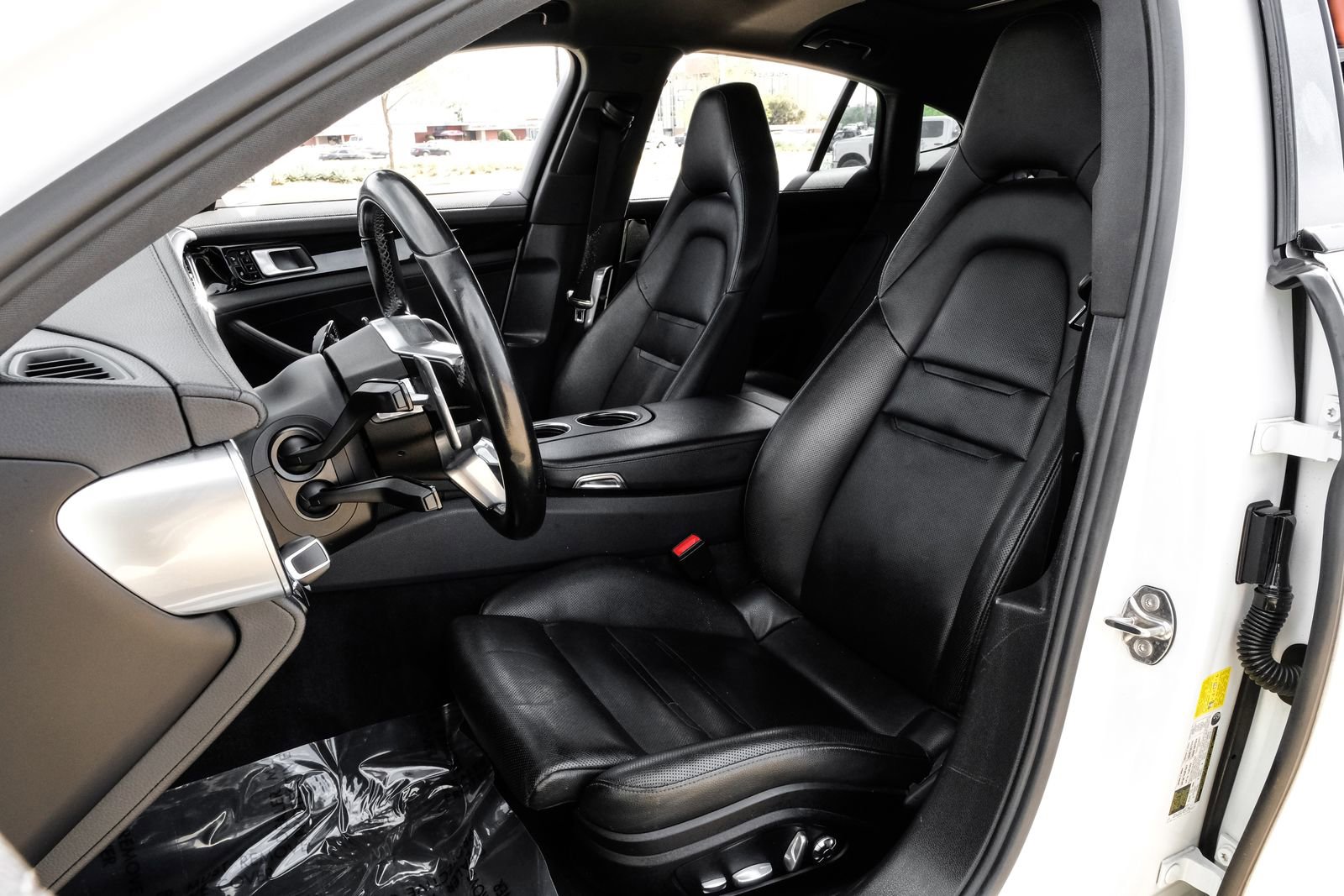 Used 2018 Porsche Panamera 4 AWD/4WD image 33