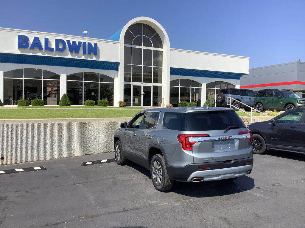 Used 2023 GMC Acadia SLE image 5